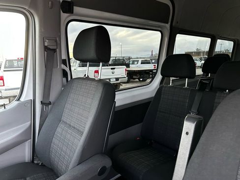 Used 2014 Mercedes-Benz Sprinter 2500 image 27