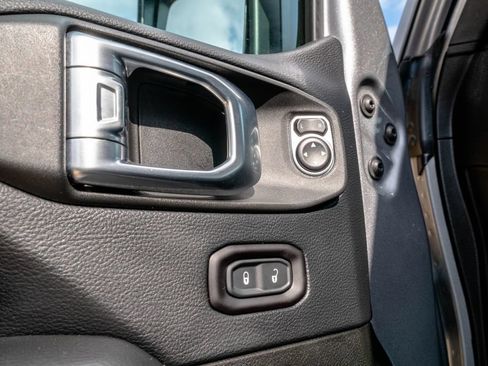 Used 2018 Jeep Wrangler Unlimited Sahara w/ Cold Weather Group AWD/4WD image 23