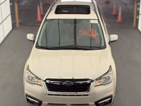 Used 2017 Subaru Forester 2.5i Limited AWD/4WD image 2