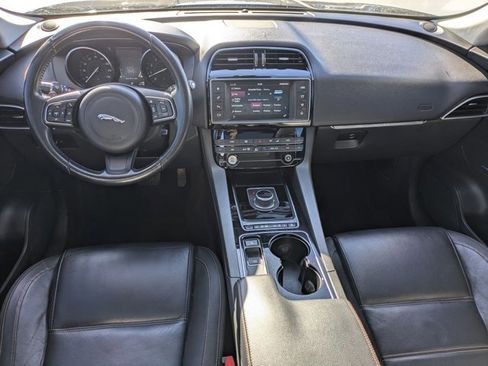 Used 2017 Jaguar F-PACE Prestige image 18