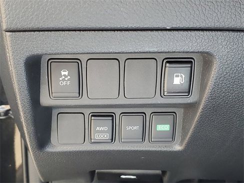 Used 2018 Nissan Rogue S image 13