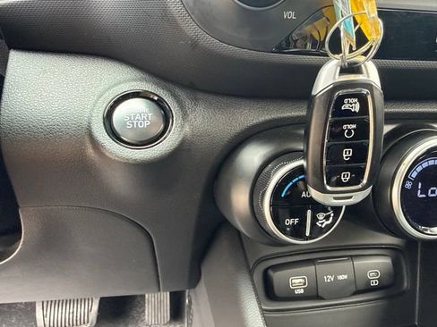 Used 2024 Hyundai Venue SEL FWD image 41