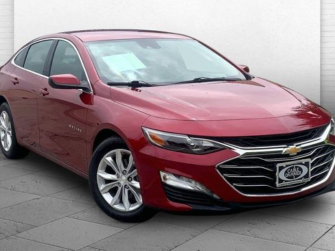 Used 2025 Chevrolet Malibu LT FWD image 1