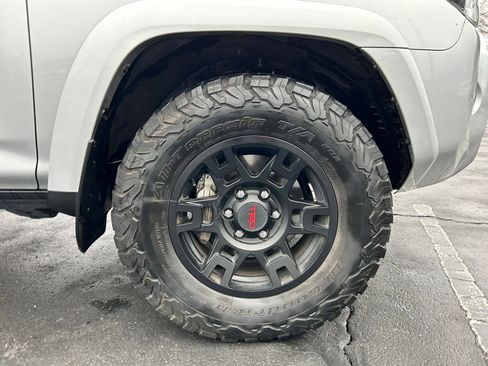 Used 2023 Toyota 4Runner TRD Off-Road Premium w/ Off Road Premium Plus Package image 31