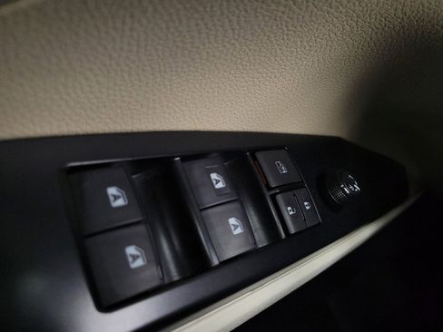 Used 2019 Toyota Camry LE image 27