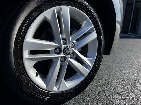 Used 2021 Toyota Corolla SE image 3