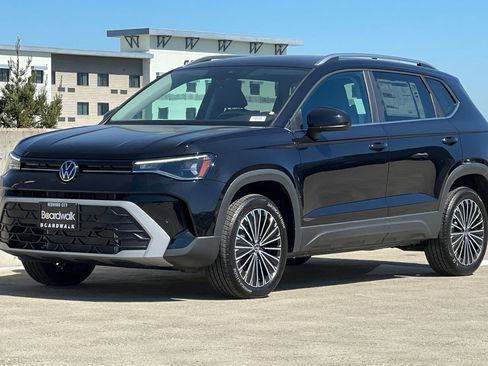 New 2026 Volkswagen Taos SE image 8