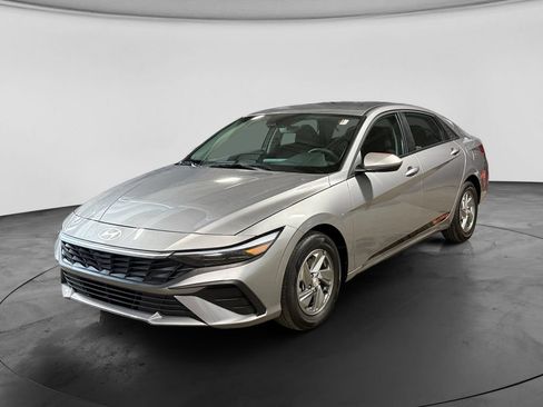 Certified 2025 Hyundai Elantra SE FWD image 10