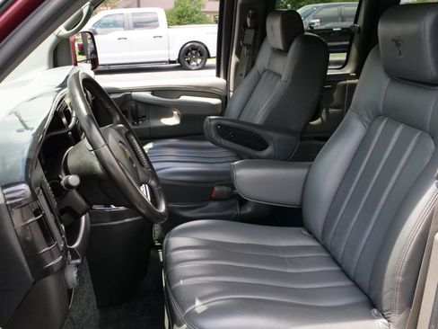 Used 2014 Chevrolet Express 1500 RWD image 3