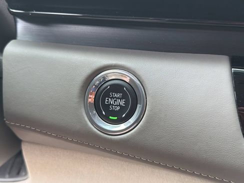 Certified 2023 Cadillac Escalade Premium Luxury Platinum AWD/4WD image 28
