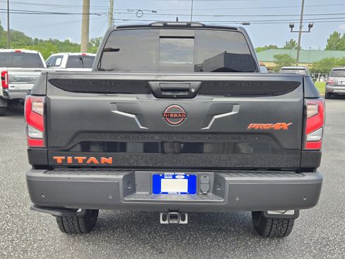 Used 2023 Nissan Titan PRO-4X w/ Pro-4x Convenience Package AWD/4WD image 9