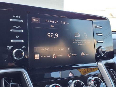 Used 2023 Kia Sorento LX image 10