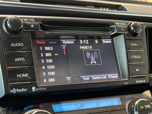 Used 2018 Toyota RAV4 SE w/ Power Extra Value Package FWD image 19