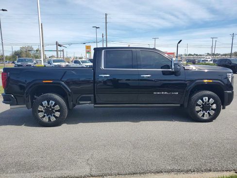 Certified 2025 GMC Sierra 3500 Denali w/ Denali Reserve Package image 7