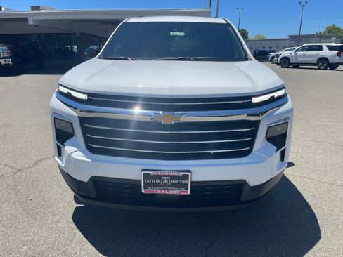 Used 2024 Chevrolet Traverse LT AWD/4WD image 2