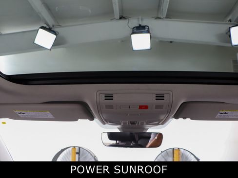 Used 2023 Volkswagen Jetta SE w/ Panoramic Sunroof Package FWD image 21
