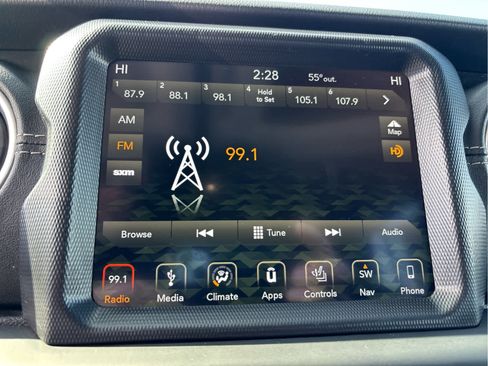 Used 2018 Jeep Wrangler Unlimited Sahara image 14