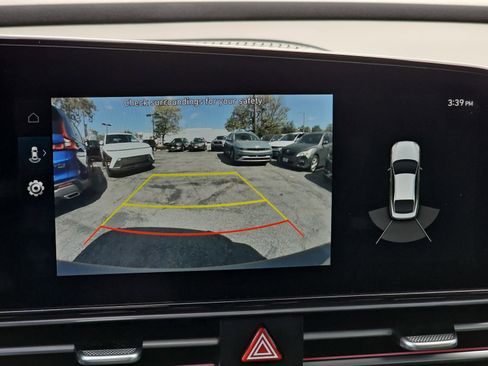 Used 2022 Hyundai Elantra Limited FWD image 25