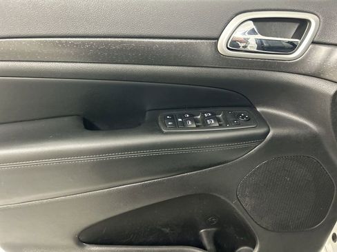 Used 2018 Jeep Grand Cherokee Altitude image 11