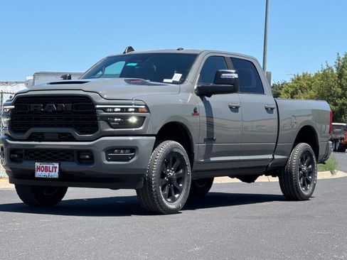 New 2026 RAM 2500 Laramie AWD/4WD image 7