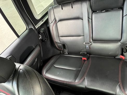 Used 2018 Jeep Wrangler Unlimited Rubicon w/ Uconnect 4C Nav & Sound Group AWD/4WD image 13