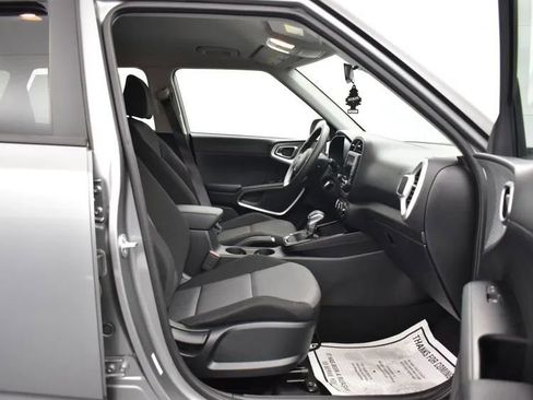 Used 2025 Kia Soul LX w/ LX Technology Package image 17