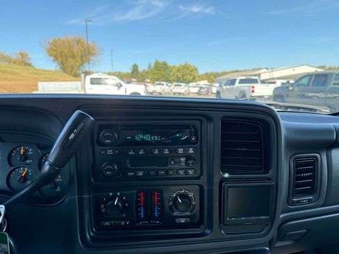 Used 2005 Chevrolet Silverado 1500 4x4 Regular Cab w/ Light Duty Power Package image 26