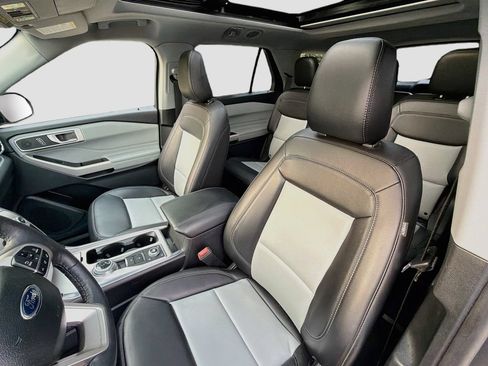Used 2024 Ford Explorer XLT w/ Equipment Group 202A AWD/4WD image 22