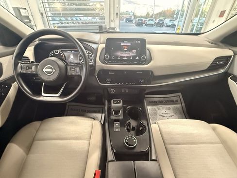 Used 2022 Nissan Rogue SV image 12