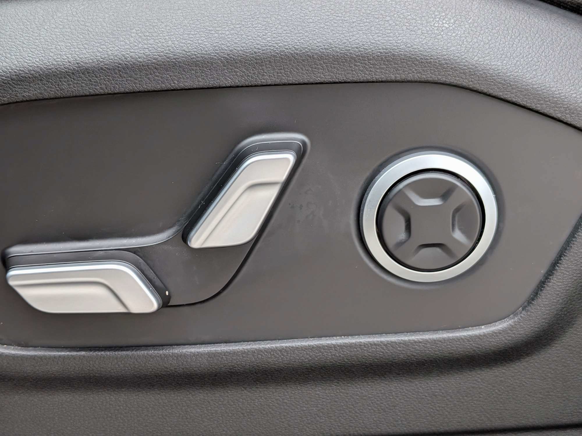 Used 2024 Hyundai Santa Fe Limited FWD image 21