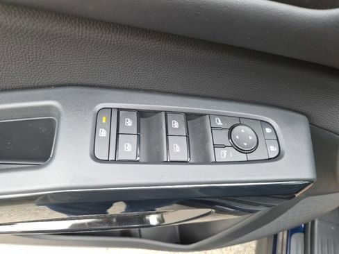 New 2025 Nissan Pathfinder SV w/ Black Appearance Package image 19