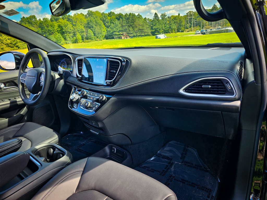 New 2027 Chrysler Pacifica Select FWD image 41
