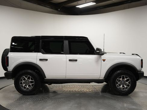 Used 2025 Ford Bronco Badlands image 8