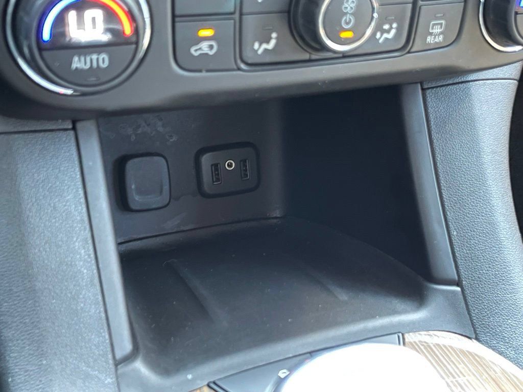 Used 2019 GMC Acadia SLE FWD image 20