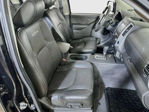 Used 2020 Nissan Frontier PRO-4X w/ Pro-4x Utility Package AWD/4WD image 12