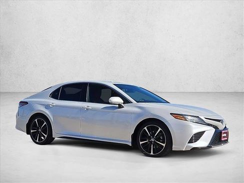 Used 2019 Toyota Camry XSE image 3