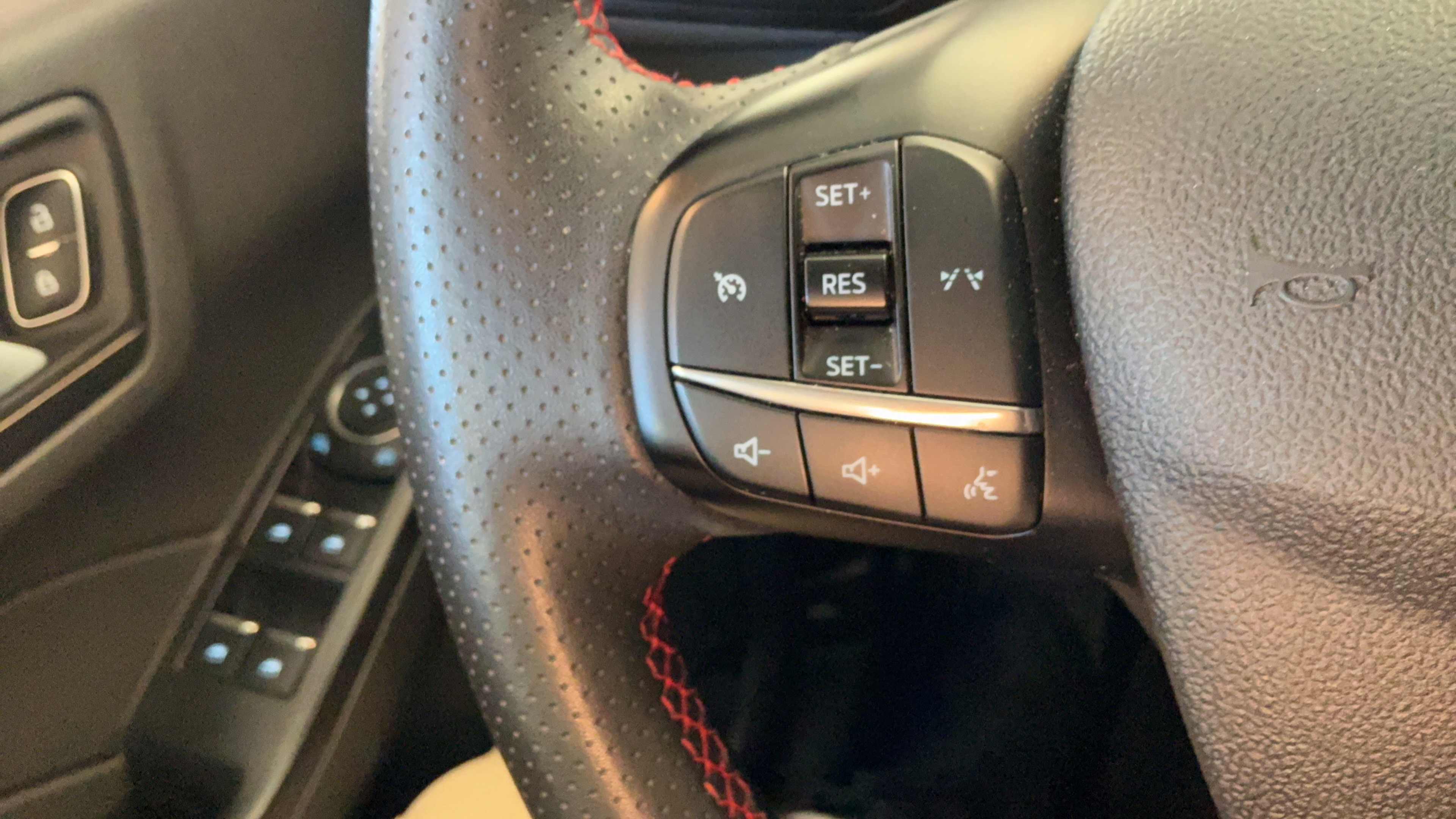 Used 2025 Ford Escape ST-Line Select AWD/4WD image 17