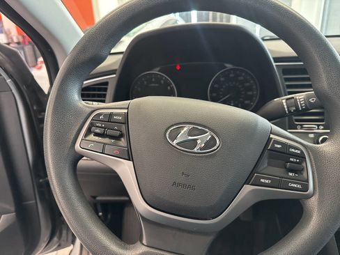 Used 2018 Hyundai Elantra SE image 29