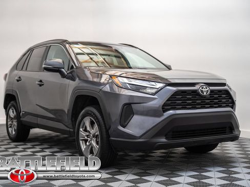 Used 2025 Toyota RAV4 XLE AWD/4WD image 1