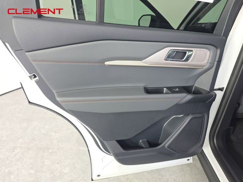 New 2026 Ford Explorer Active w/ Active Comfort Package image 27