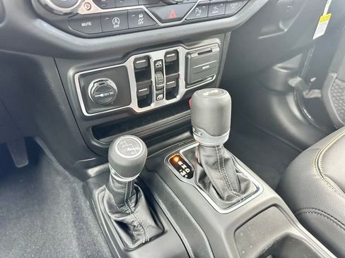 New 2025 Jeep Wrangler Sahara AWD/4WD image 21