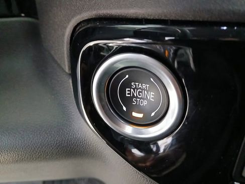 Used 2025 GMC Sierra 1500 Elevation image 24