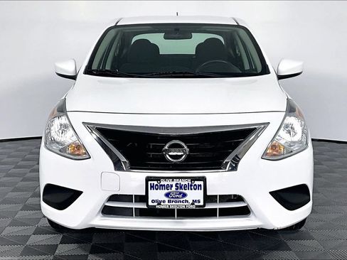 Used 2019 Nissan Versa SV FWD image 3