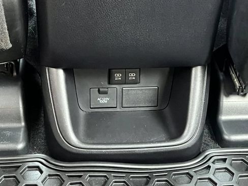 Used 2018 Toyota Highlander Limited AWD/4WD image 41