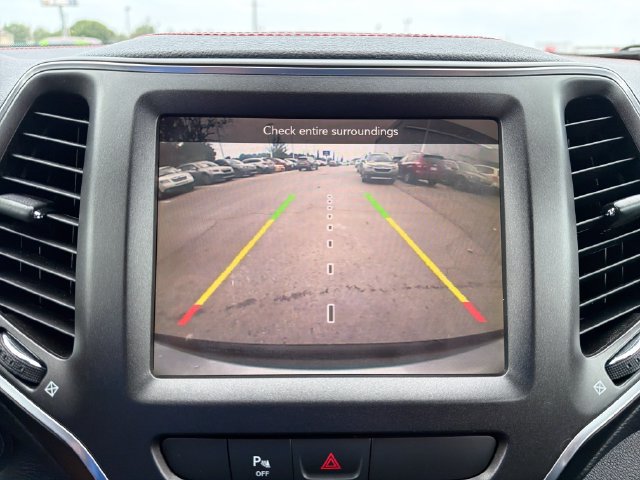 Used 2019 Jeep Cherokee Trailhawk AWD/4WD image 13