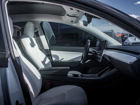 Used 2020 Tesla Model Y Long Range image 36