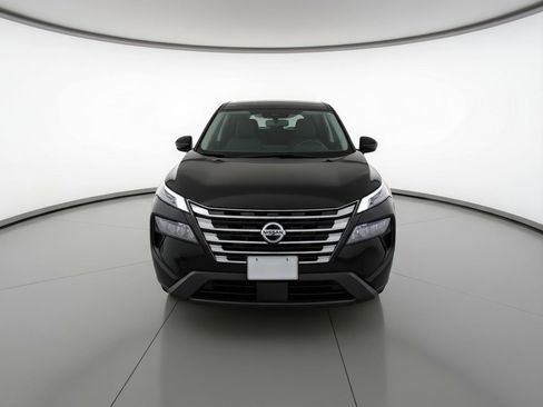 Used 2025 Nissan Rogue SV image 2