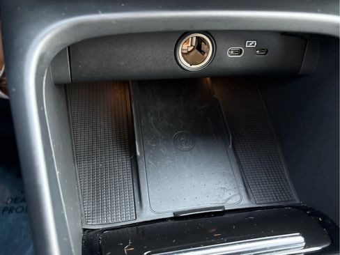 Used 2023 Volvo XC40 Recharge Plus image 18