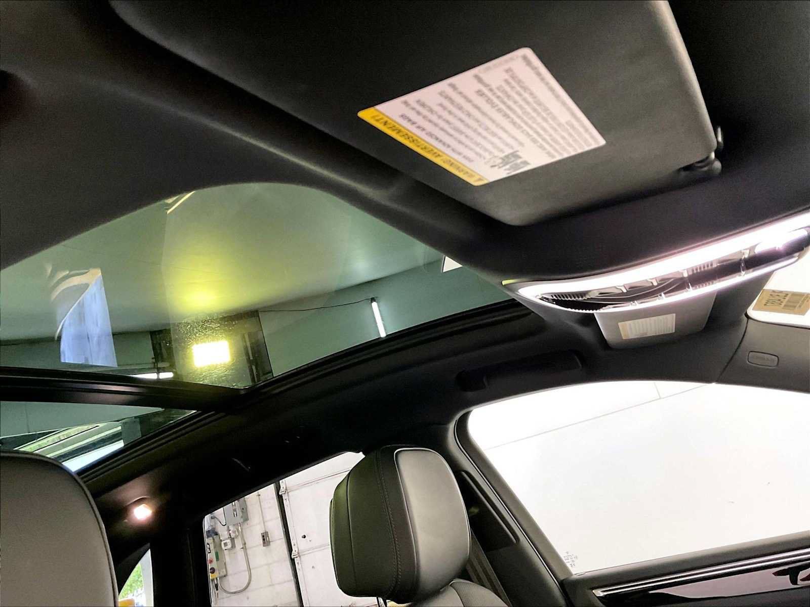 Certified 2023 Porsche Macan AWD/4WD image 20