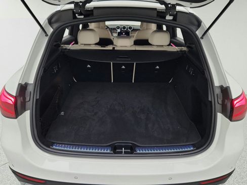 Used 2025 Mercedes-Benz GLC 300 image 29